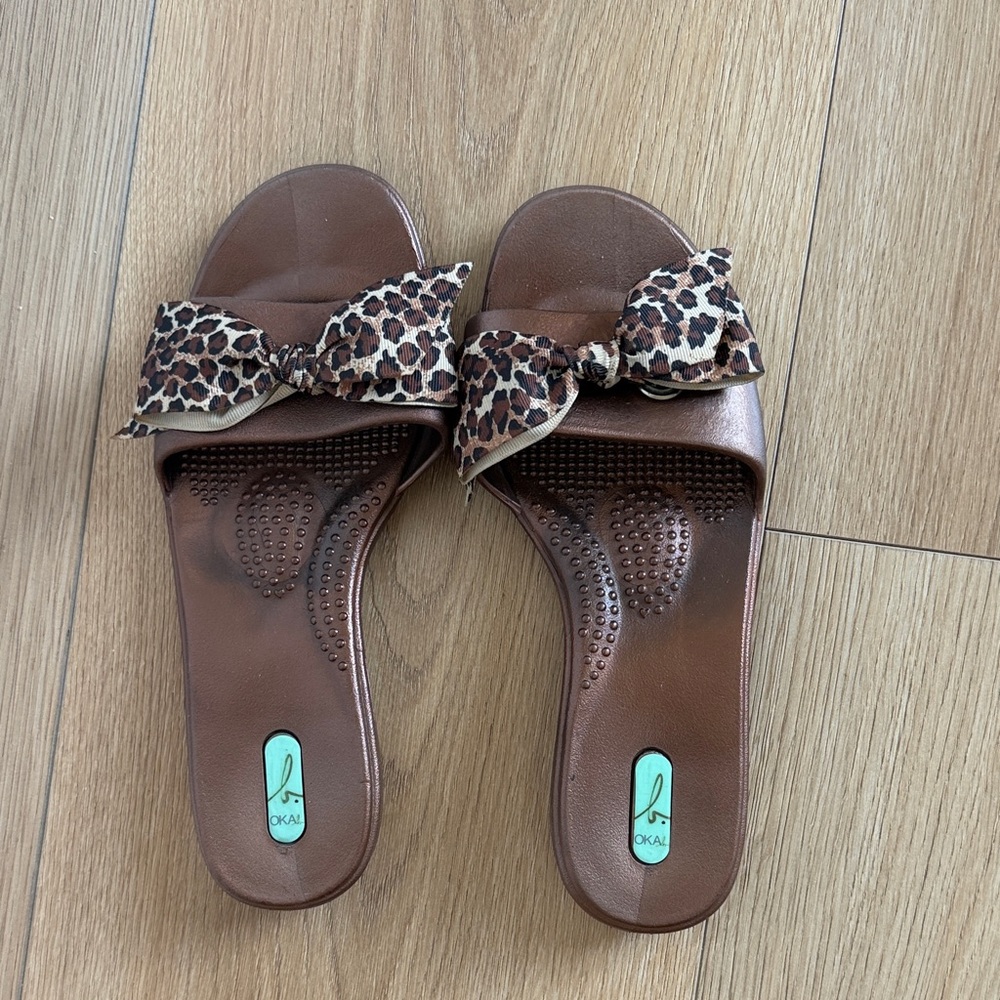 Brown Slide Sandals with Leopard Bow Accent